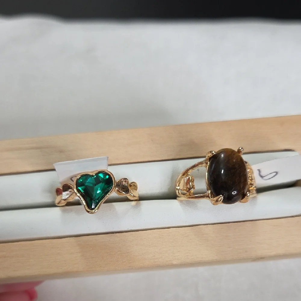 Lot of 2 Fashion Rings Gold Tone Green Heart & Dark Brown Stone Fashion Rings 9